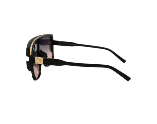 Shadow Wave Oversized SunglassesThe Shadow Wave sunglasses feature a sleek black frame with a subtle gradient lens that transitions from dark gray to a lighter shade at the bottom. This design combMy StoreMy StoreShadow Wave Oversized Sunglasses